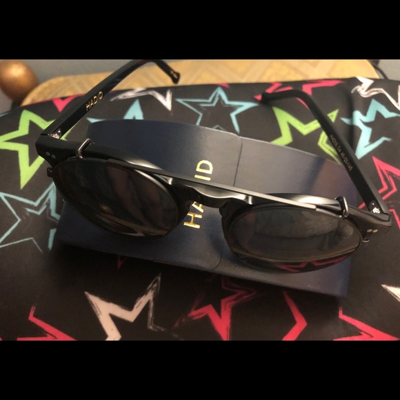 DESIGNED BY HADID!!! NWT BLACK SUNGLASSES.